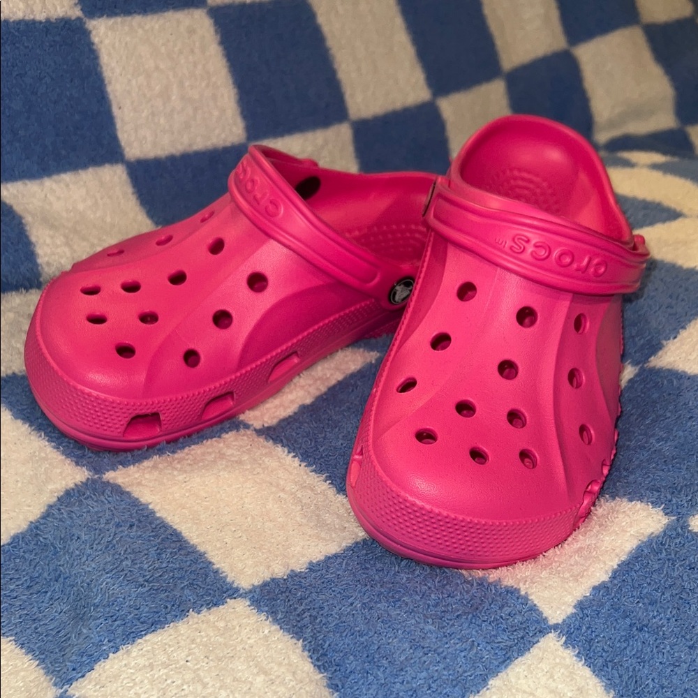 CROCS Women’s Classic Clogs - Vibrant Pink